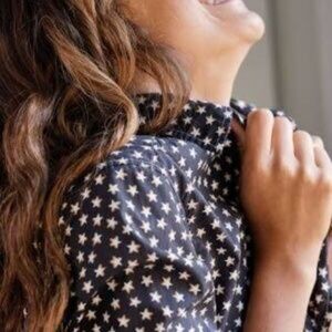 Frank & Eileen sz Large " Frank " cotton button down w/ gold & white star print